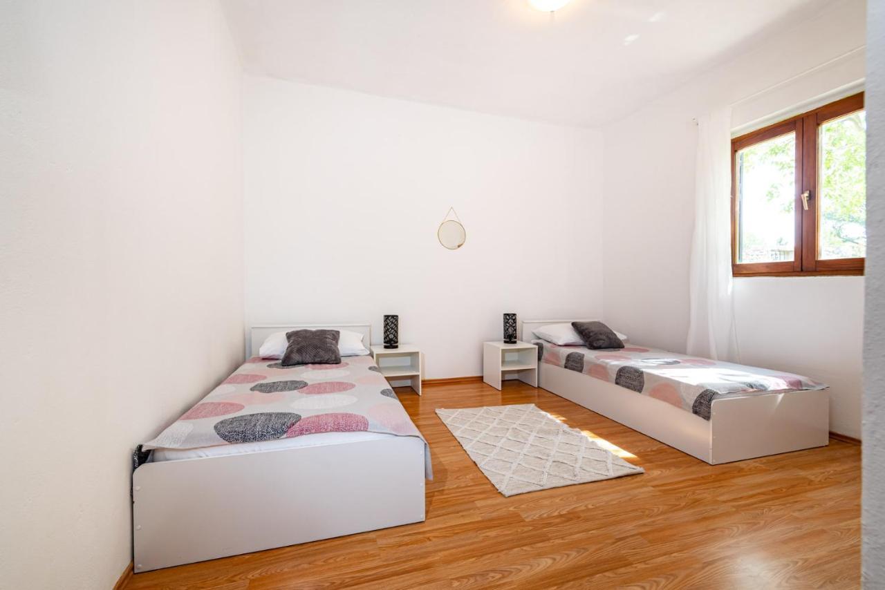 Apartment Marija Novigrad  Buitenkant foto